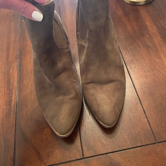 Faux suede pointed toe olive green boots - Picture 2 of 5